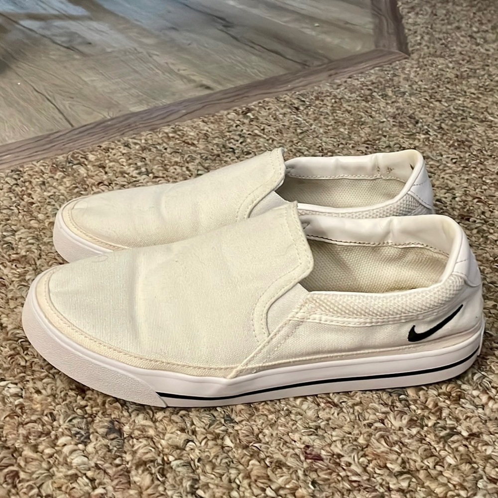 Nike white canvas tennis court slip on sneakers women size 9